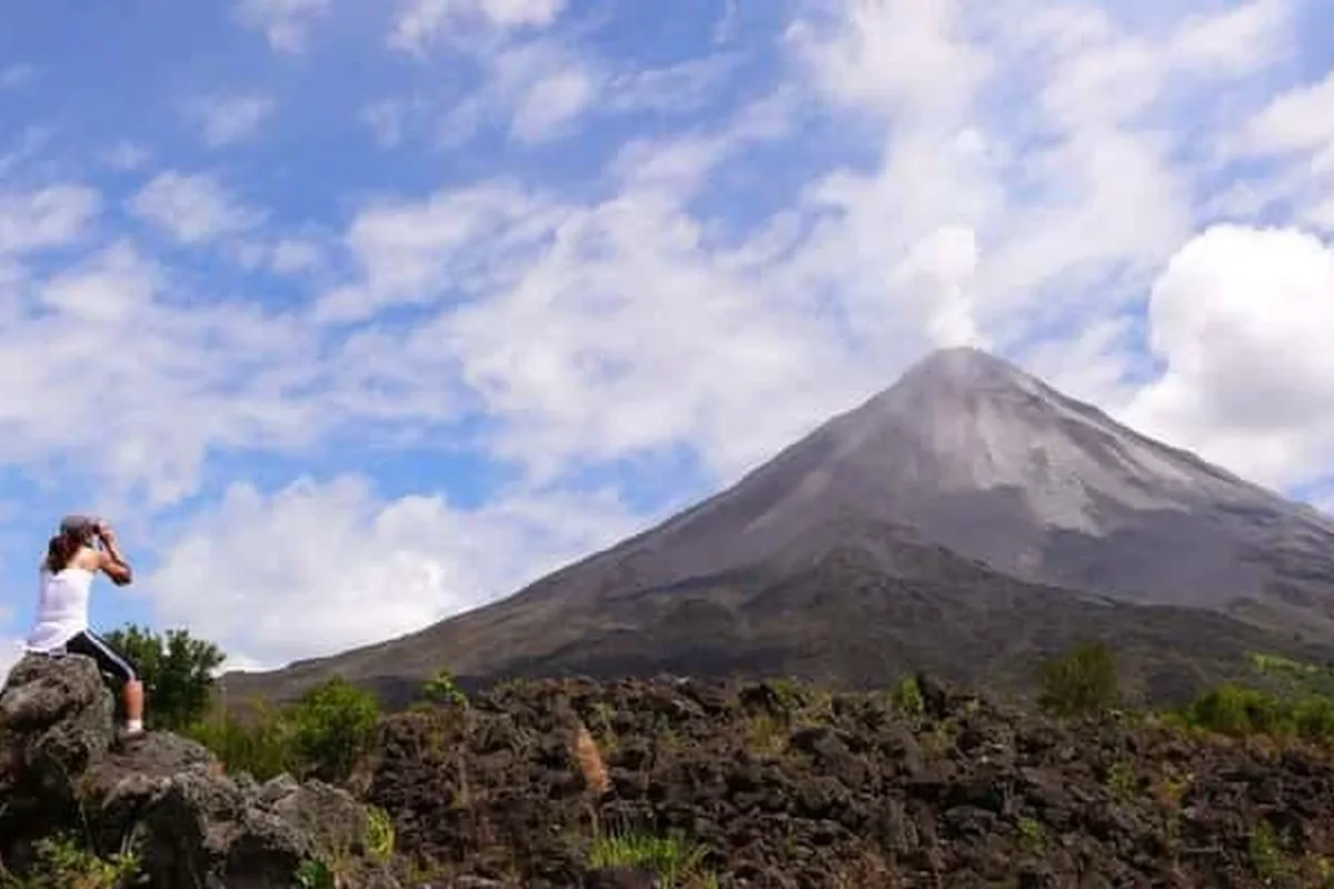 Arenal / La Fortuna & Monteverde Guide: Volcanoes, Thermal Springs & Cloud Forests